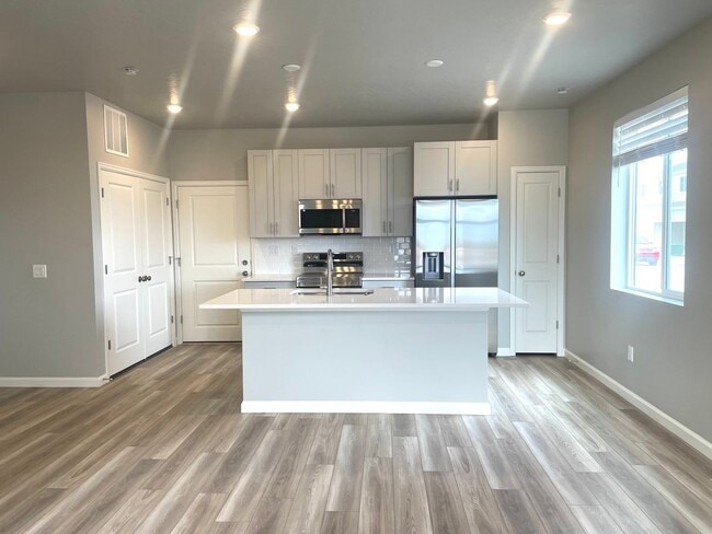 Building Photo - New 4 Bedroom Townhome