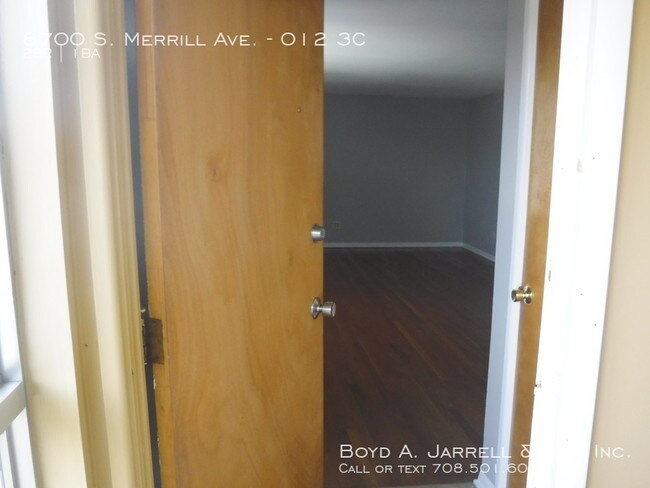 Foto del edificio - 8700 S Merrill Ave