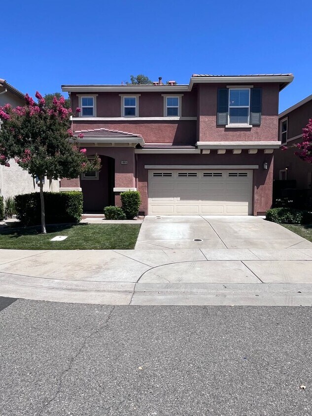 Primary Photo - BEAUTIFUL HOME IN WEST ROSEVILLE!!