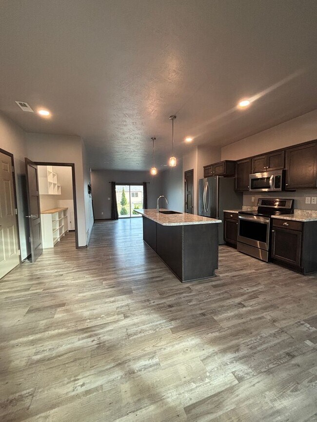 Foto del edificio - Spacious 3-Bedroom Home