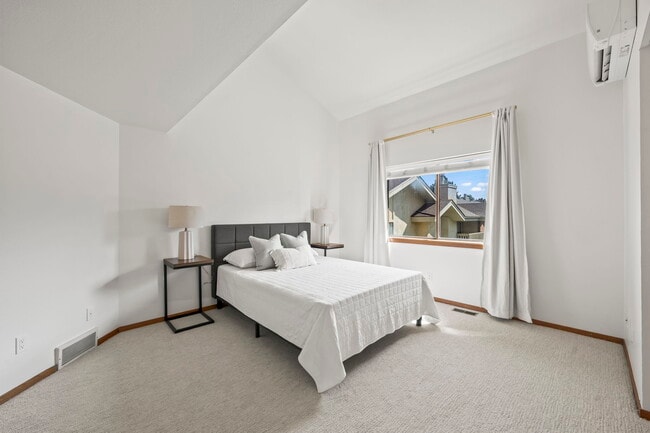 Master Bedroom - 501 Manhattan Dr