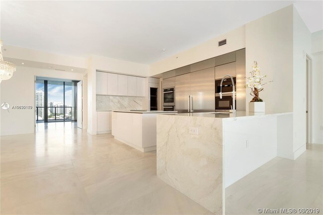 Building Photo - 5000 Island Estates Dr