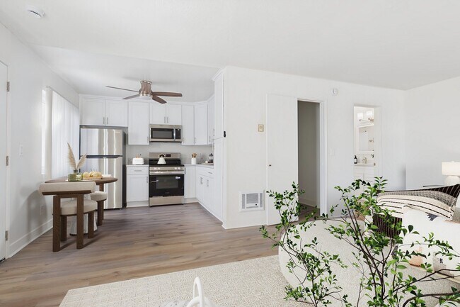 Building Photo - Gilmore  Apartments Van Nuys