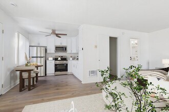 Building Photo - Gilmore  Apartments Van Nuys