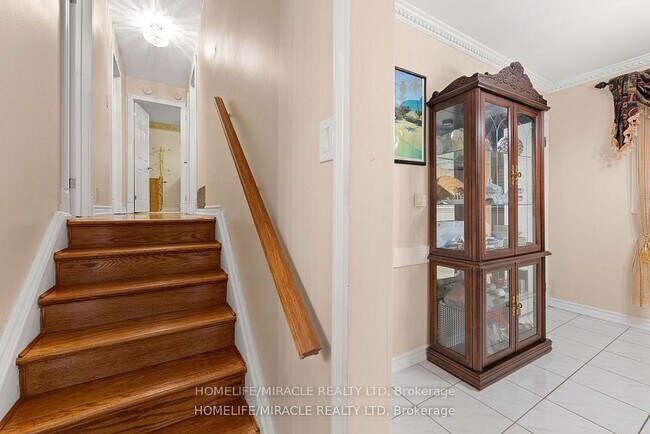 Photo du bâtiment - 85 Autumn Blvd