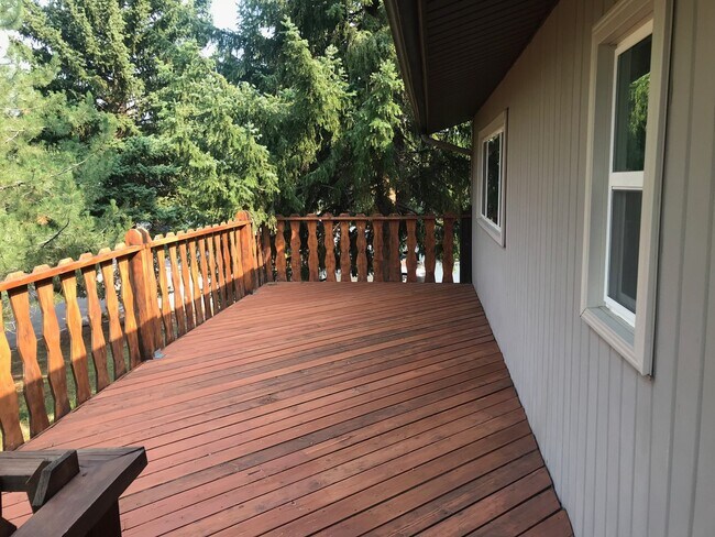 Building Photo - Amazing Rattlesnake Views! 4 Bed, 3 Bath Home!