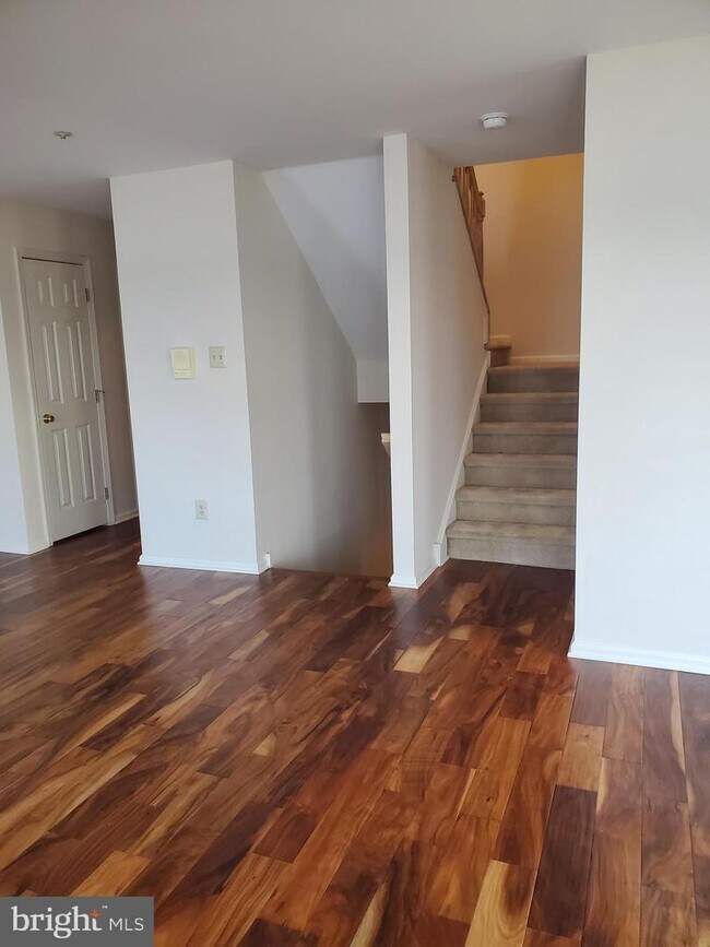 Foto del edificio - 5609 Riverfront Dr