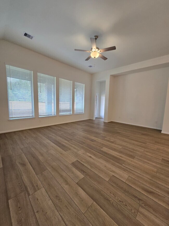 Building Photo - 1420 Florecer Ln