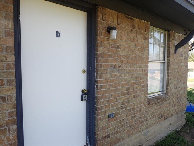 Foto del edificio - 219 Pine Meadow Dr