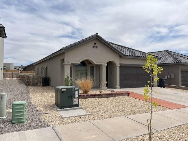 Building Photo - 904 Betton Pl