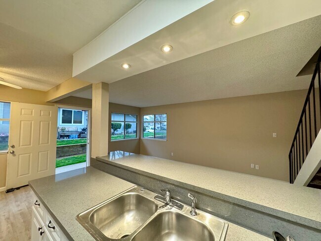 Foto del edificio - Cozy condo in Auburn