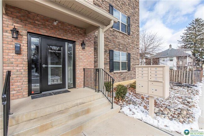 Foto del edificio - 1513 Maple St