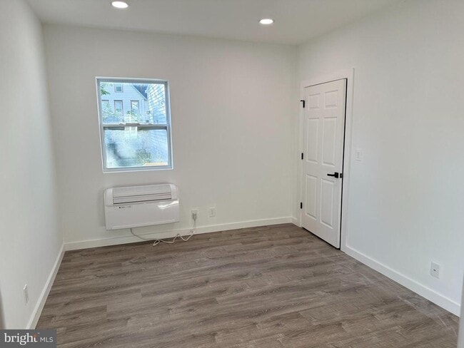 Building Photo - 6366 Rogers Ave