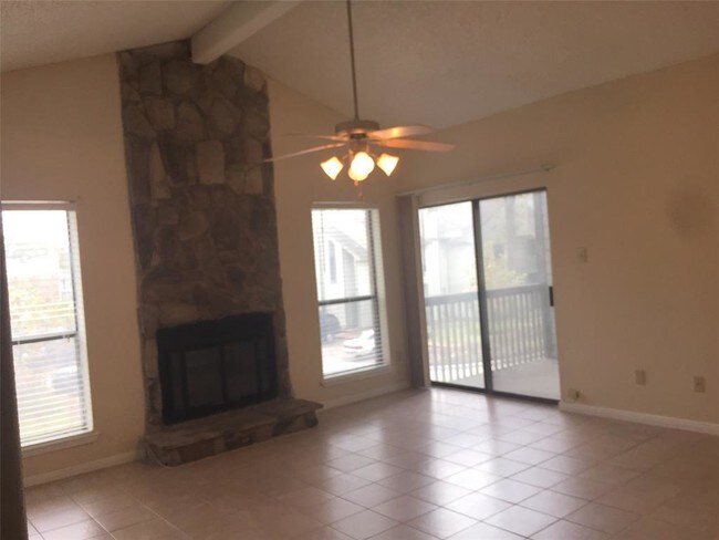 Foto del edificio - 17417 Red Oak Dr