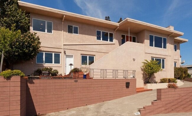 Building Photo - 765 Gateview Ave