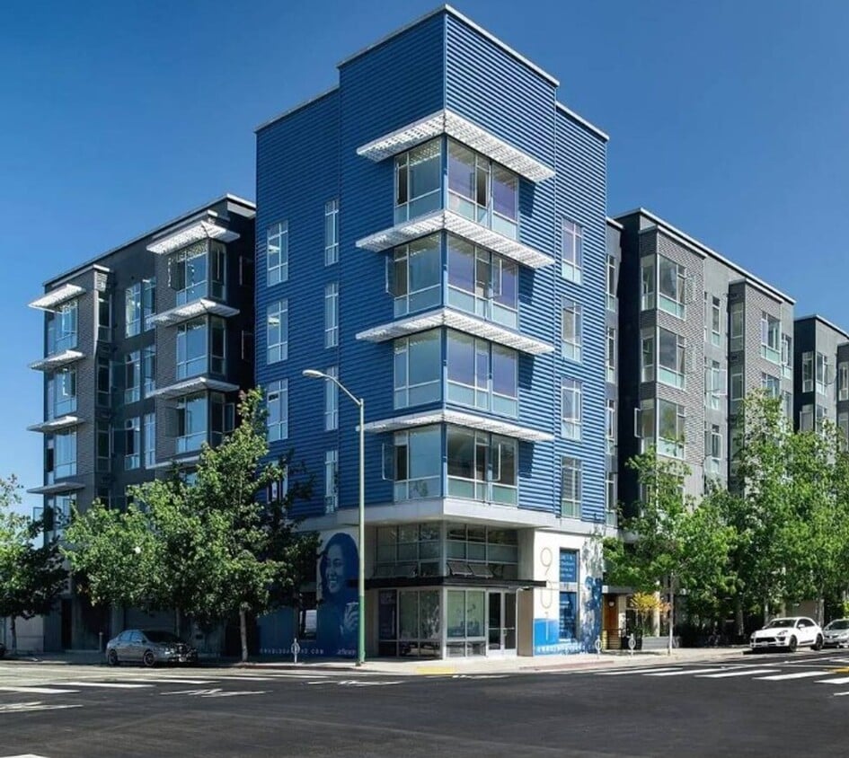 Primary Photo - Secure Luxury Downtown Oakland 2 BR,2 BA w...