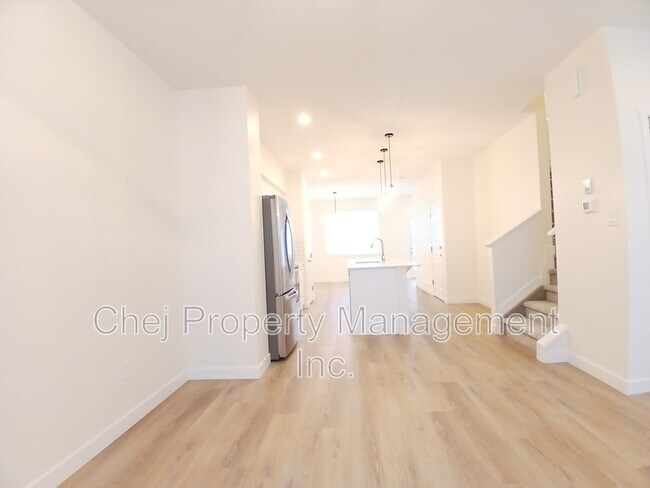 Photo du bâtiment - 6341 King Wynd SW