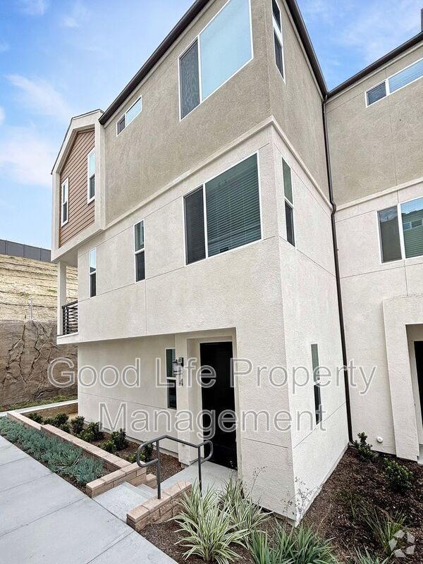 Building Photo - 820 Makani St