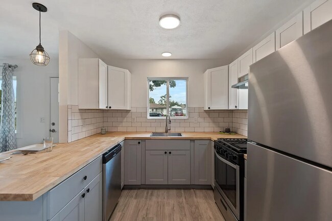 Foto del edificio - Modern 3-Bedroom, 2-Bathroom Home