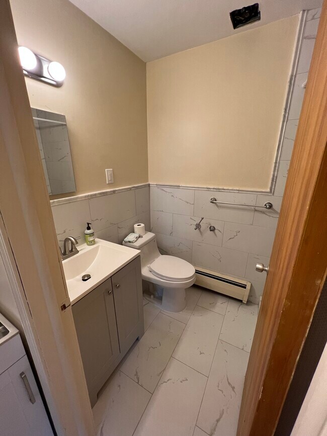 Building Photo - 1253 Island Dr