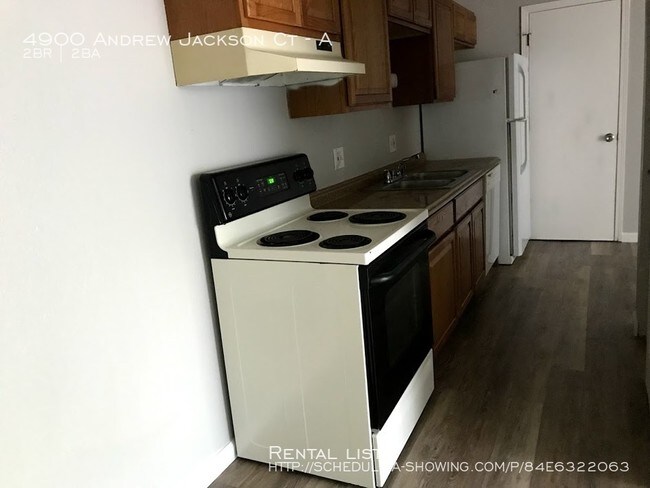 Building Photo - 2bedroom. 1.5 bath townhome