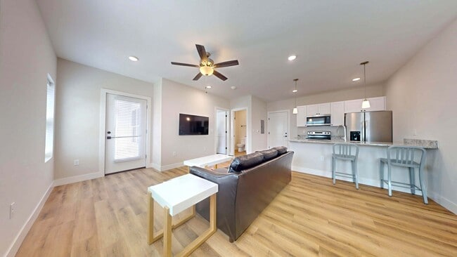 Interior Photo - 305 W Washington