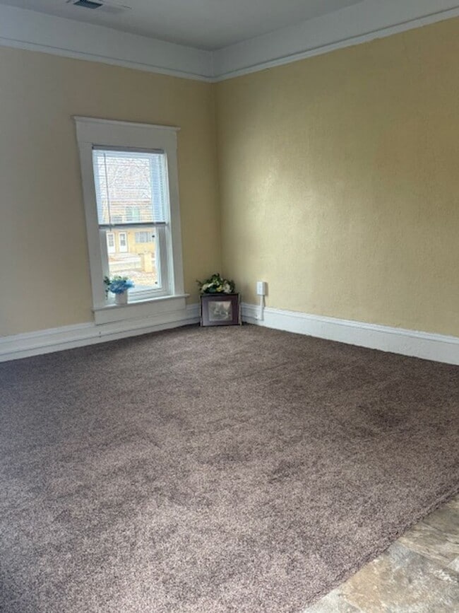 Foto del edificio - 629 Otter Ave