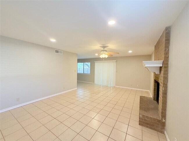 Foto del edificio - 8806 Cainwood Ln