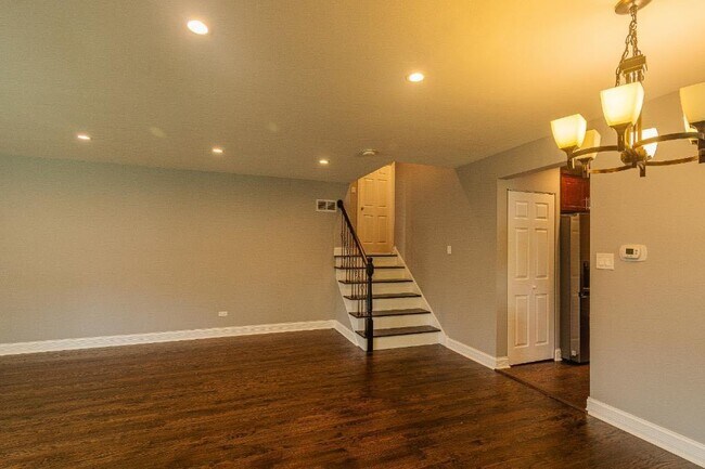 Building Photo - 8425 W Crain St