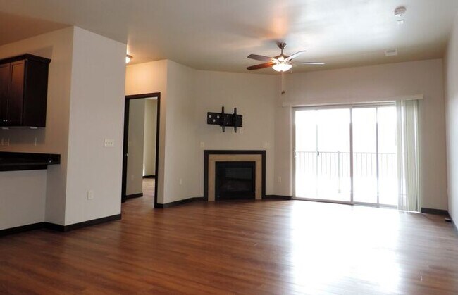 Building Photo - 613 N 1st Ave