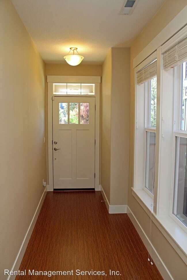 Building Photo - 3 br, 2.5 bath House - 1333 NE Roselawn St