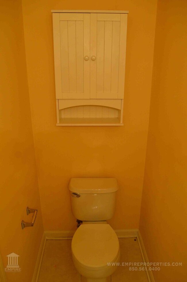 Building Photo - Spacious Townhouse off Hartsfield Road