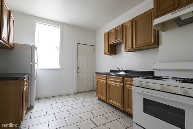 Building Photo - 1 br, 1 bath Apartment - 1735 W 79th St