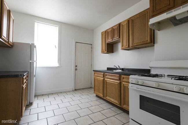 Foto del edificio - 1 br, 1 bath Apartment - 1735 W 79th St