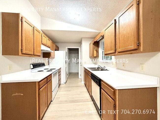 Foto del edificio - 174 Overcreek Rd