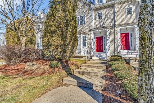 Building Photo - 555 Main St