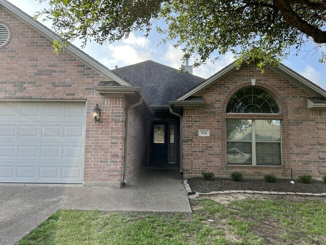 Building Photo - 104 Meir Ln