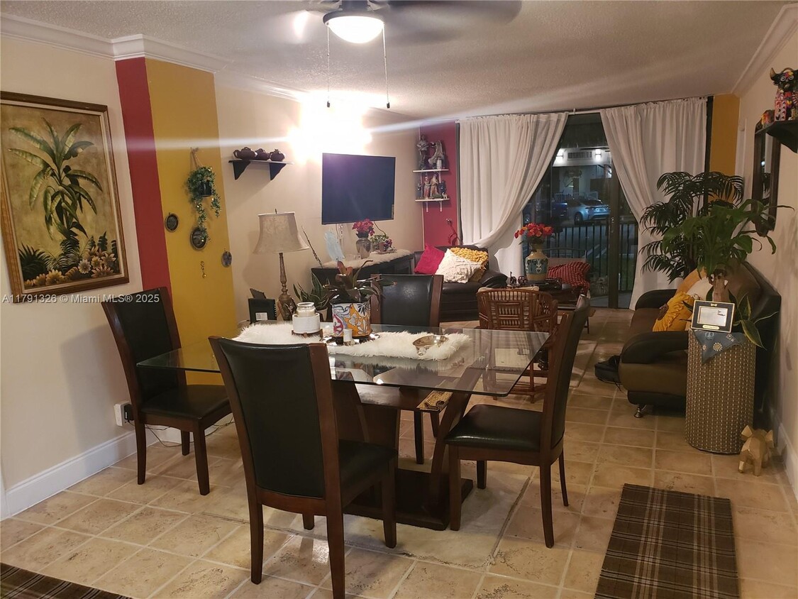 Foto principal - 3101 N Country Club Dr
