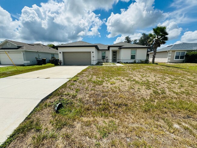 Foto del edificio - GORGEOUS 4 Bedroom, 2 Bathroom Home in Poi...