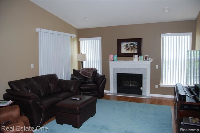 Building Photo - 5681 Pine Aires Dr