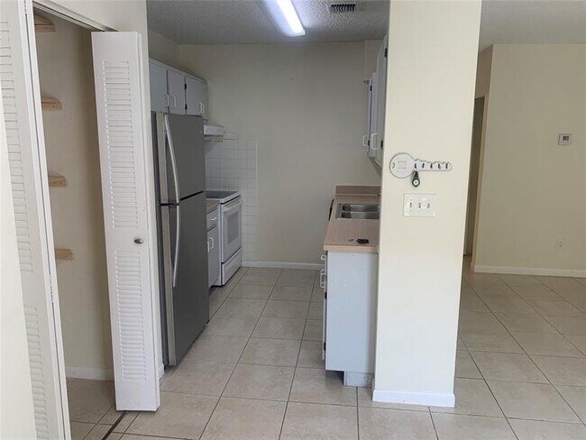 Foto del edificio - 10641 NW 45th St