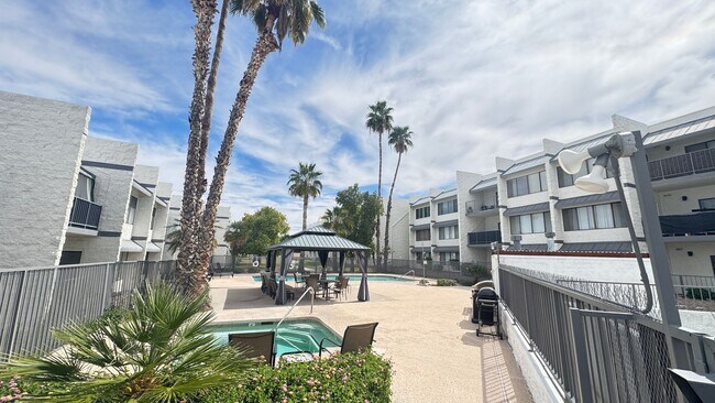 Foto del edificio - Eastside (Golf Links and Pantano) spacious 2nd floor 2 bed, 2 bath condo!