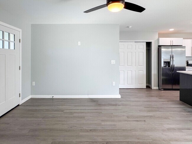 Building Photo - 6827 San Bruno Dr