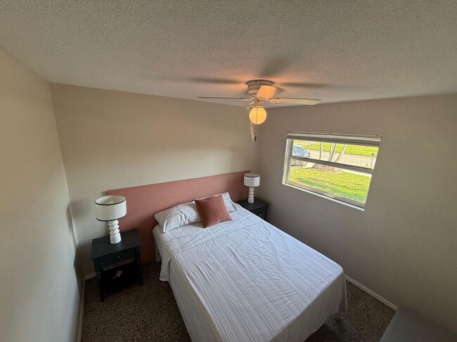 Foto del edificio - 5909 Sunderland Dr