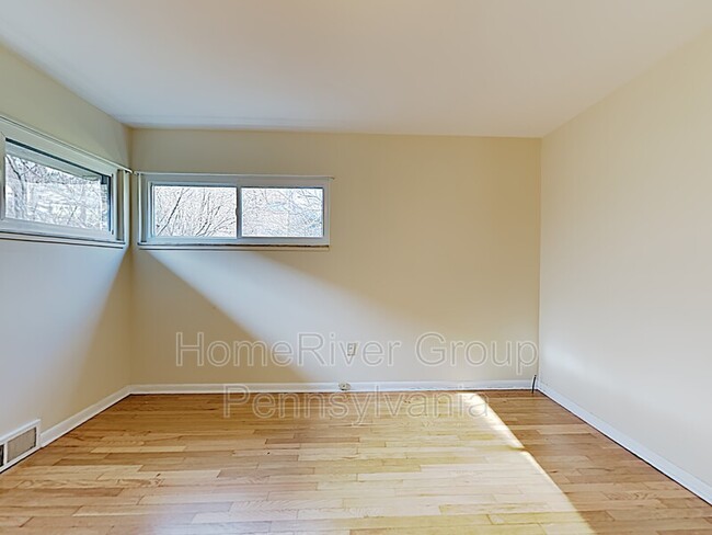 Building Photo - 1088 Lindendale Dr