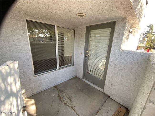 Building Photo - 5644 Vineyard Ln