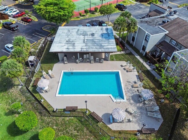 Foto del edificio - 10010 NW 9th St Cir