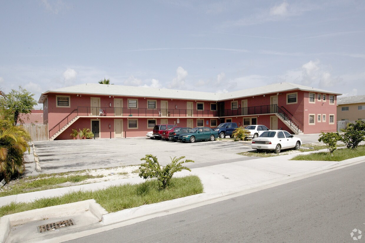 Foto del edificio - 6130 W 22nd Ct
