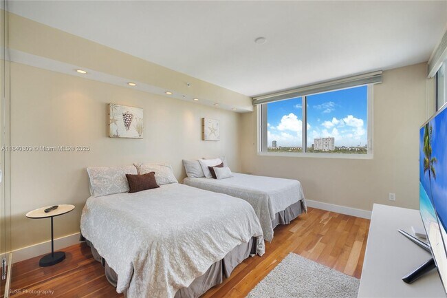 Foto del edificio - 19400 Turnberry Way