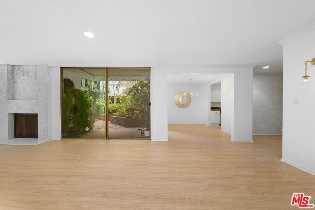 Foto del edificio - 406 N Oakhurst Dr